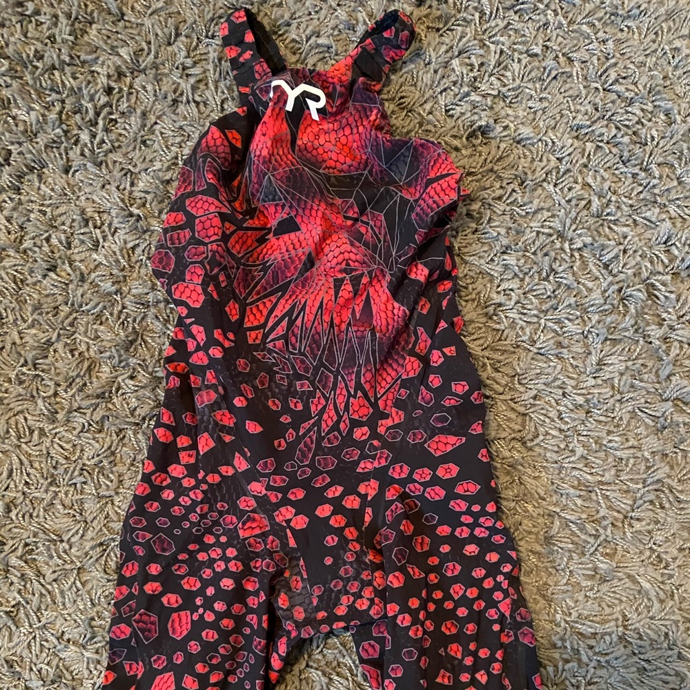 TYR Avictor Closed Back Race Suit